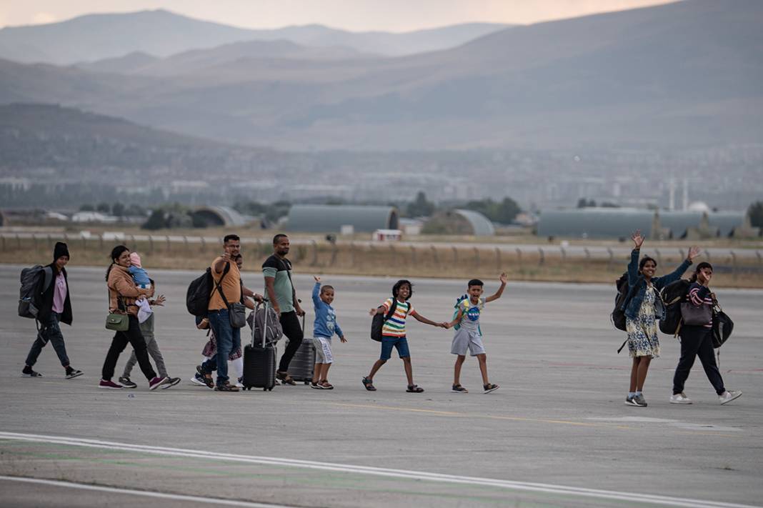 Erzurum’da zorunlu iniş yapan uçak, Hindistan’a döndü 6